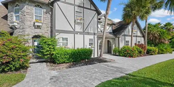 121 Queen Eugenia Court