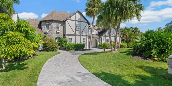 Image 2: 7-web-or-mls-121 Queen Eugenia Ct - 7