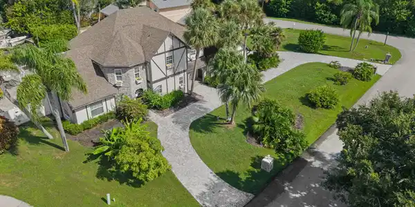 Image 3: 4-web-or-mls-121 Queen Eugenia Ct - 4