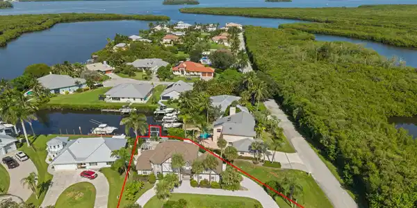 Image 4: 1-web-or-mls-121 Queen Eugenia Ct - 1