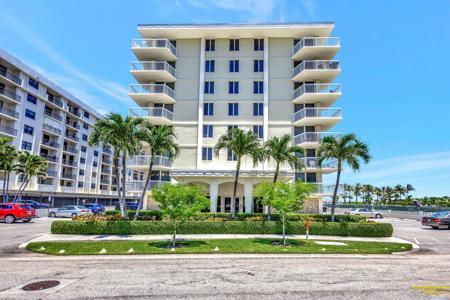 125 S OCEAN Avenue