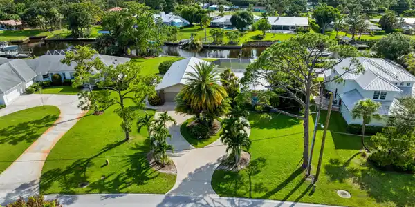 1310 NW LAKESIDE Trail