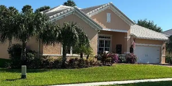 2562 Saint Lucia Cir