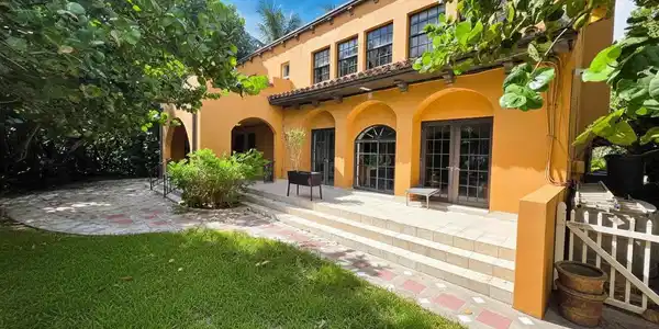 Image 3: BACK PATIO
