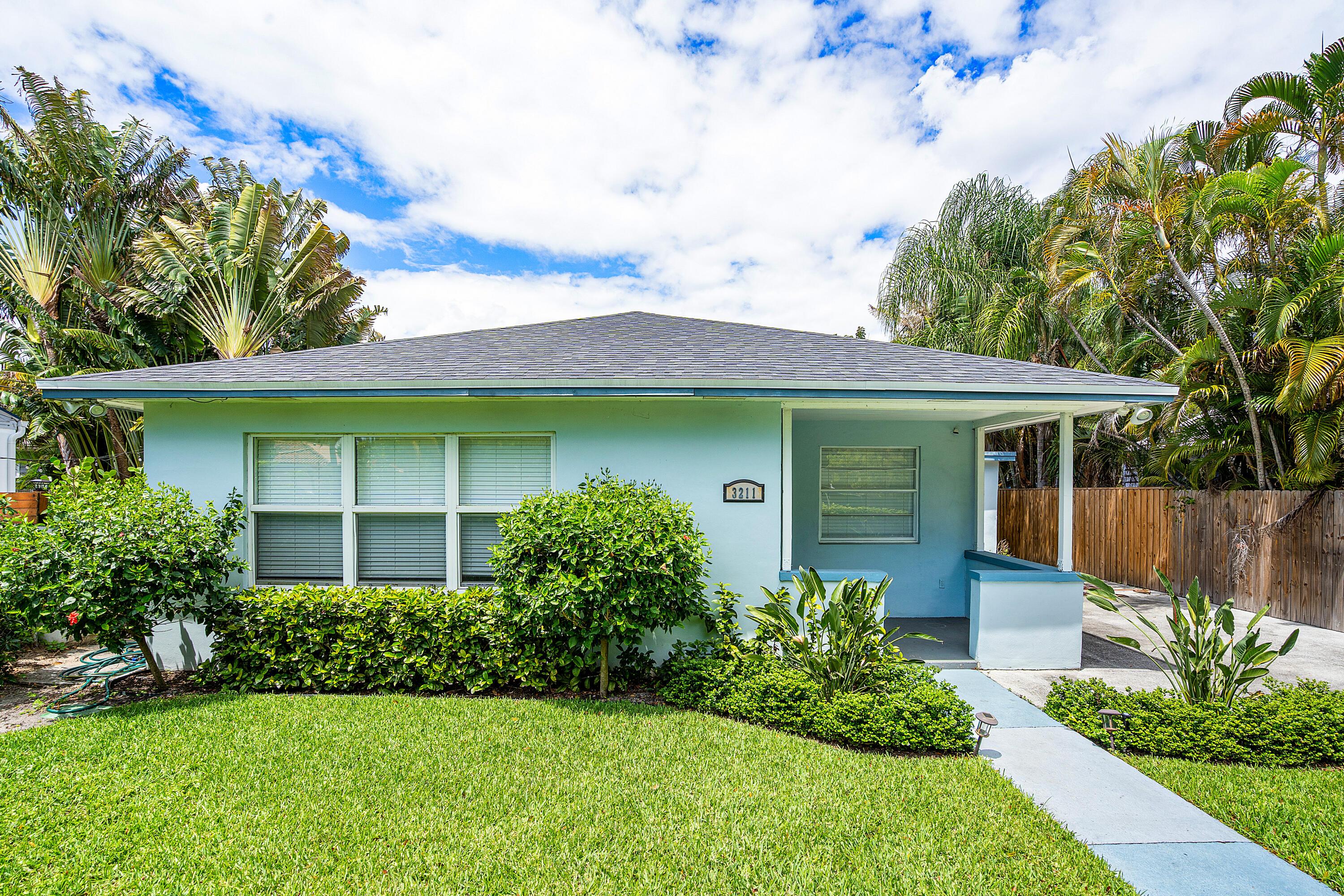 Image 2: 3211 Poinsettia Avenue