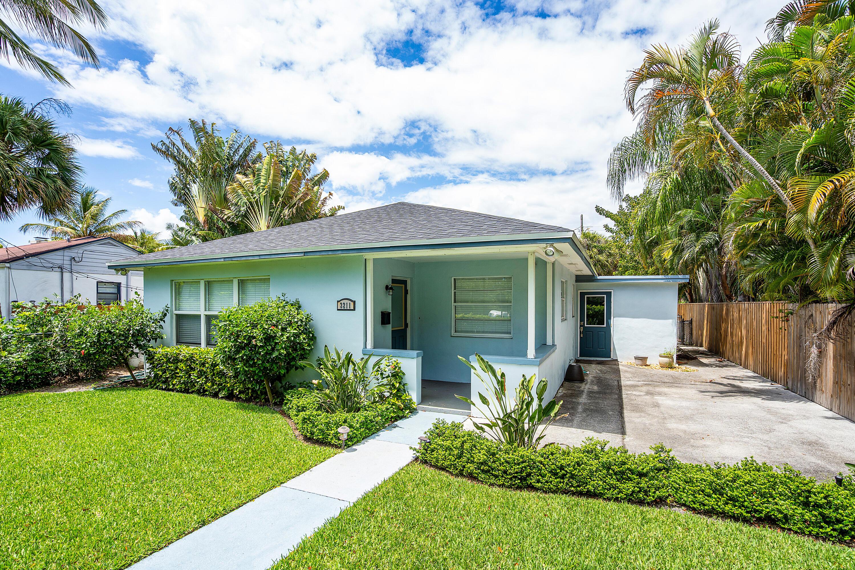 Image 3: 3211 Poinsettia Avenue