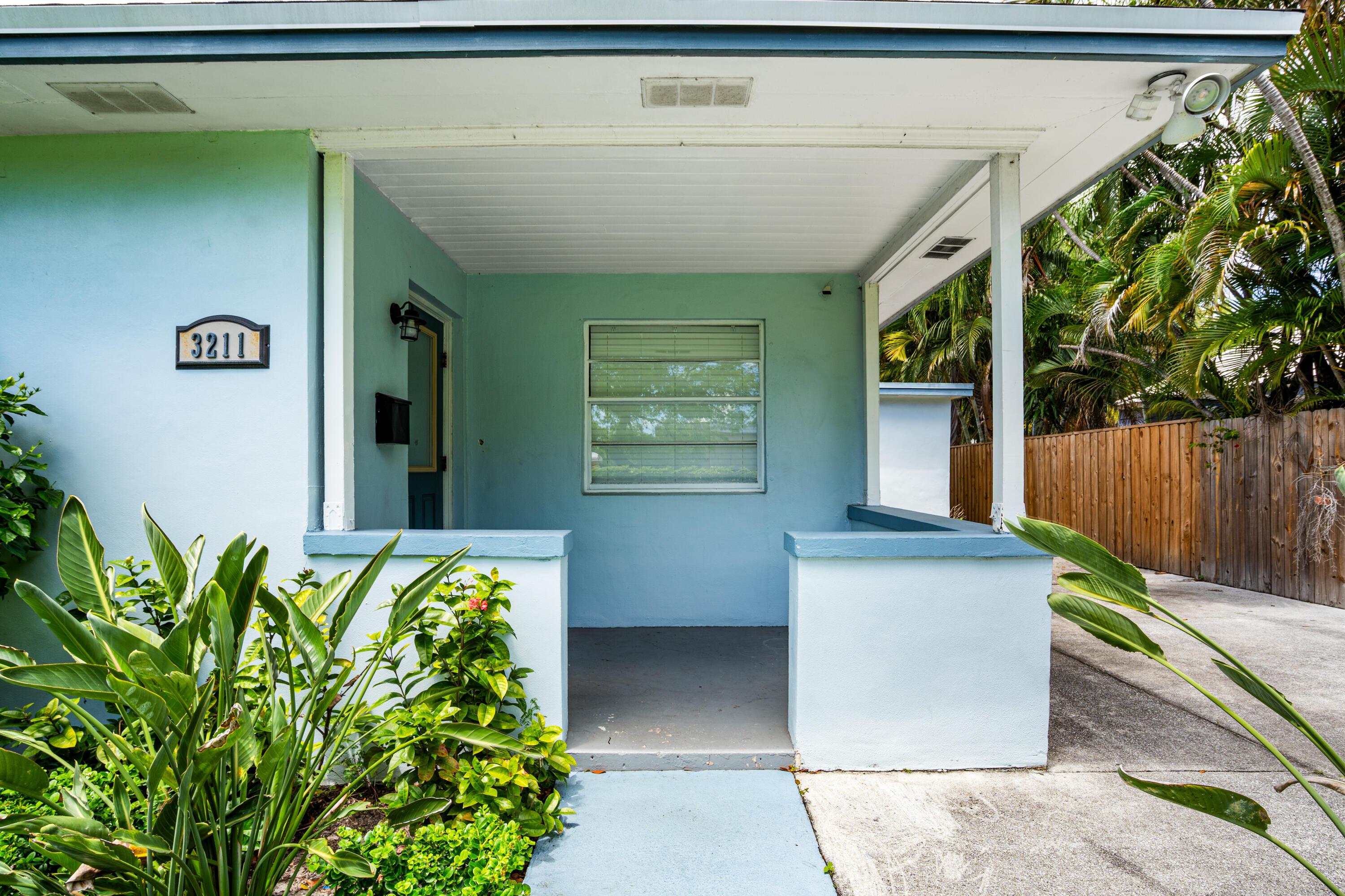 Image 4: 3211 Poinsettia Avenue