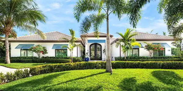 226 Riverway Dr