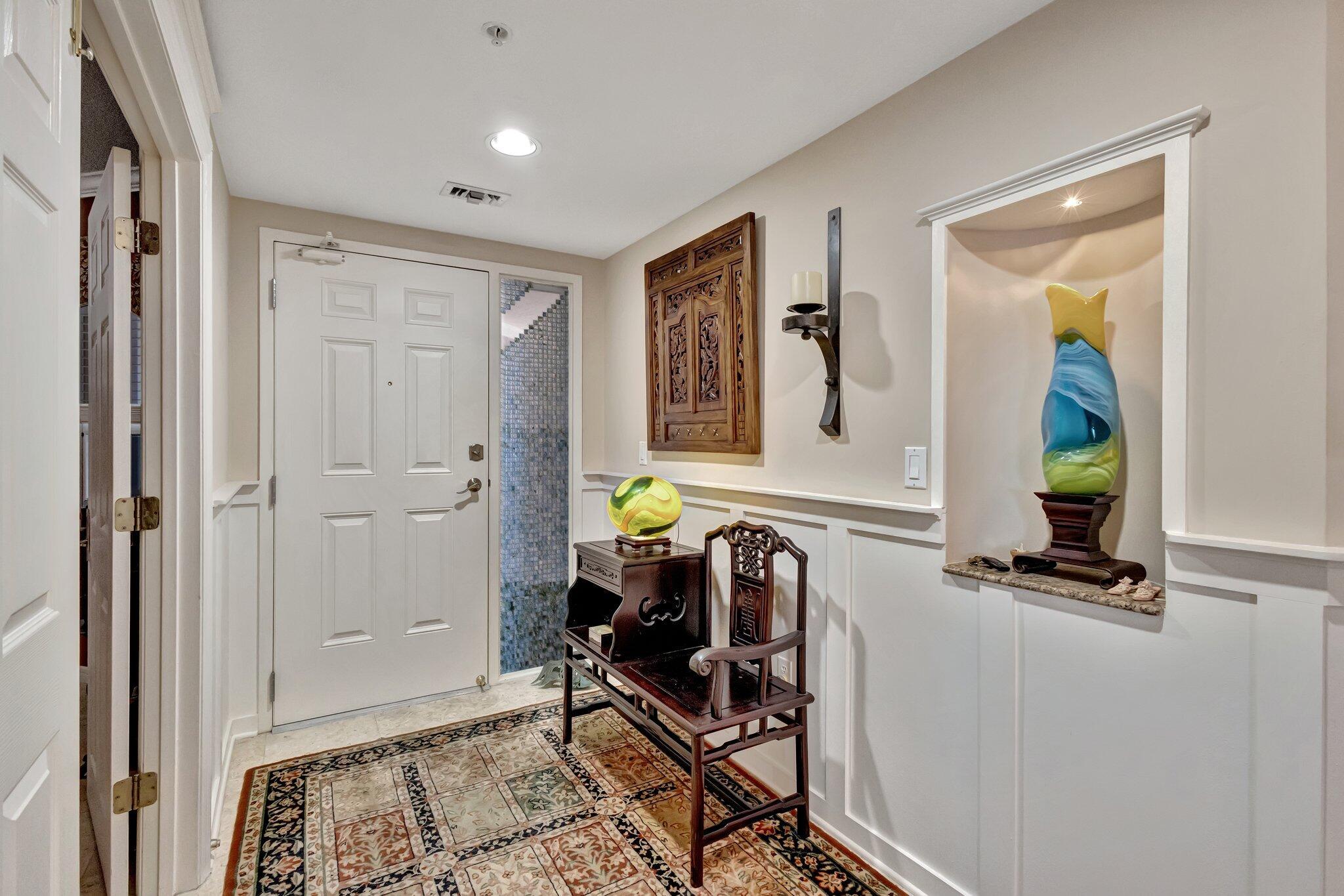 Image 3: FOYER