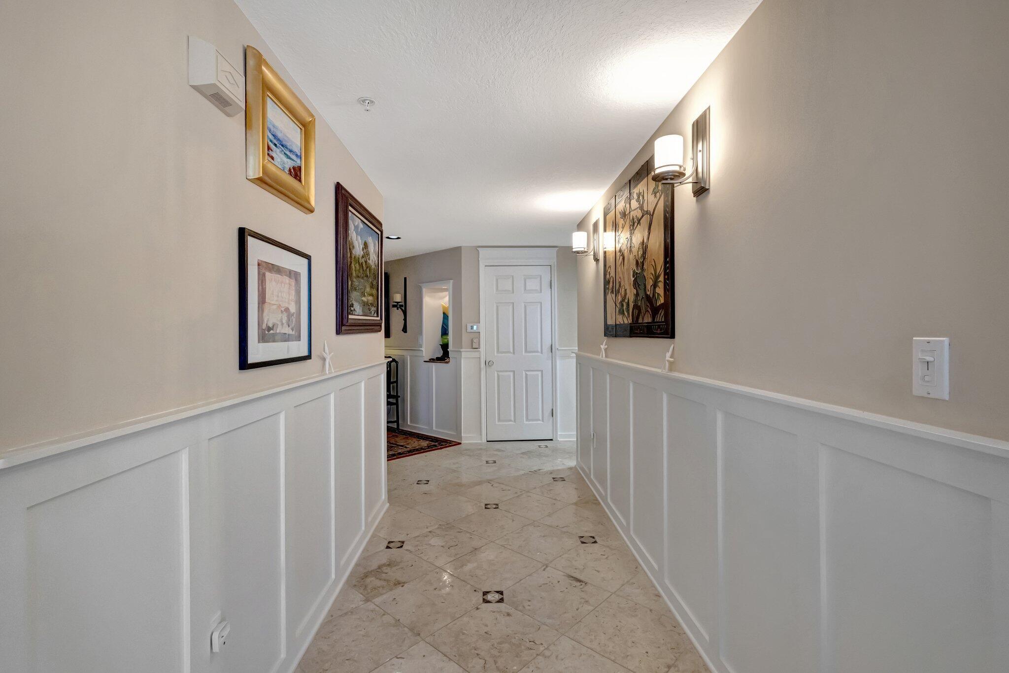 Image 4: HALL