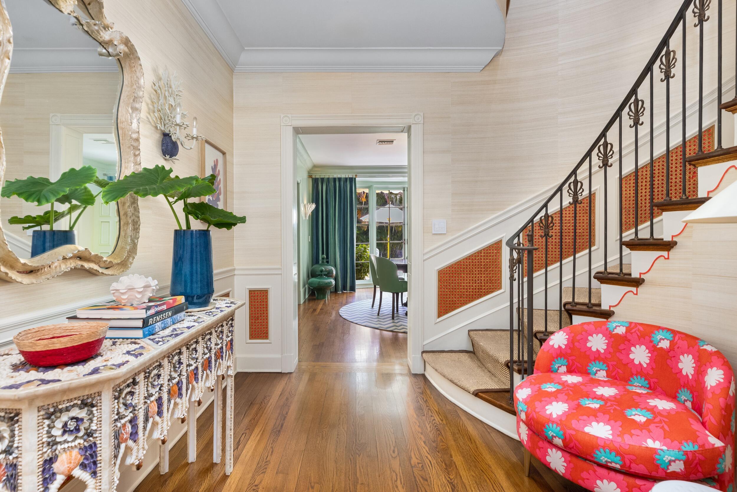 Image 4: Foyer