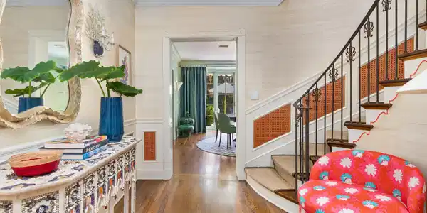 Image 4: Foyer