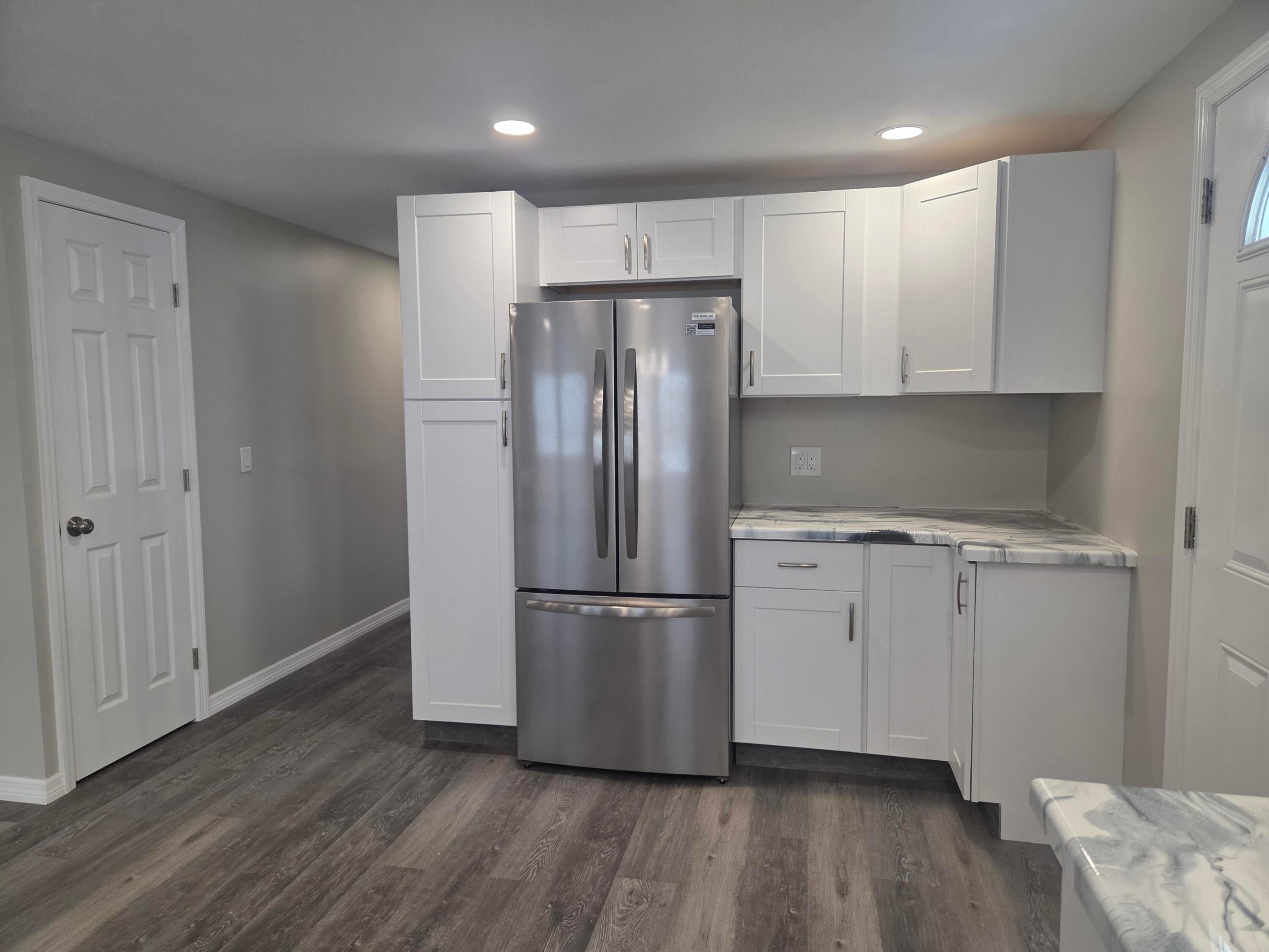 Image 4: kitchen 3