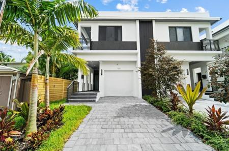 312 NE 14th Ave
