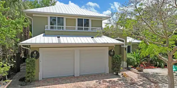 3122 SW Lake Terrace