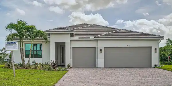 1420 SW Lago Circle