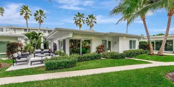 1212 Hillsboro Mile