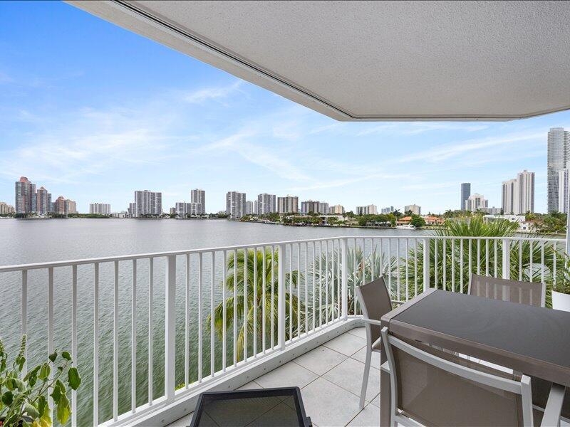 Image 4: Balcony No. 1