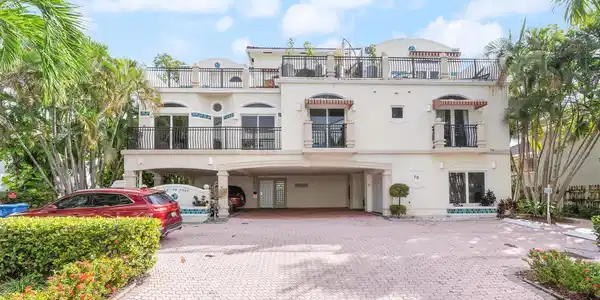 70 Isle Of Venice Dr