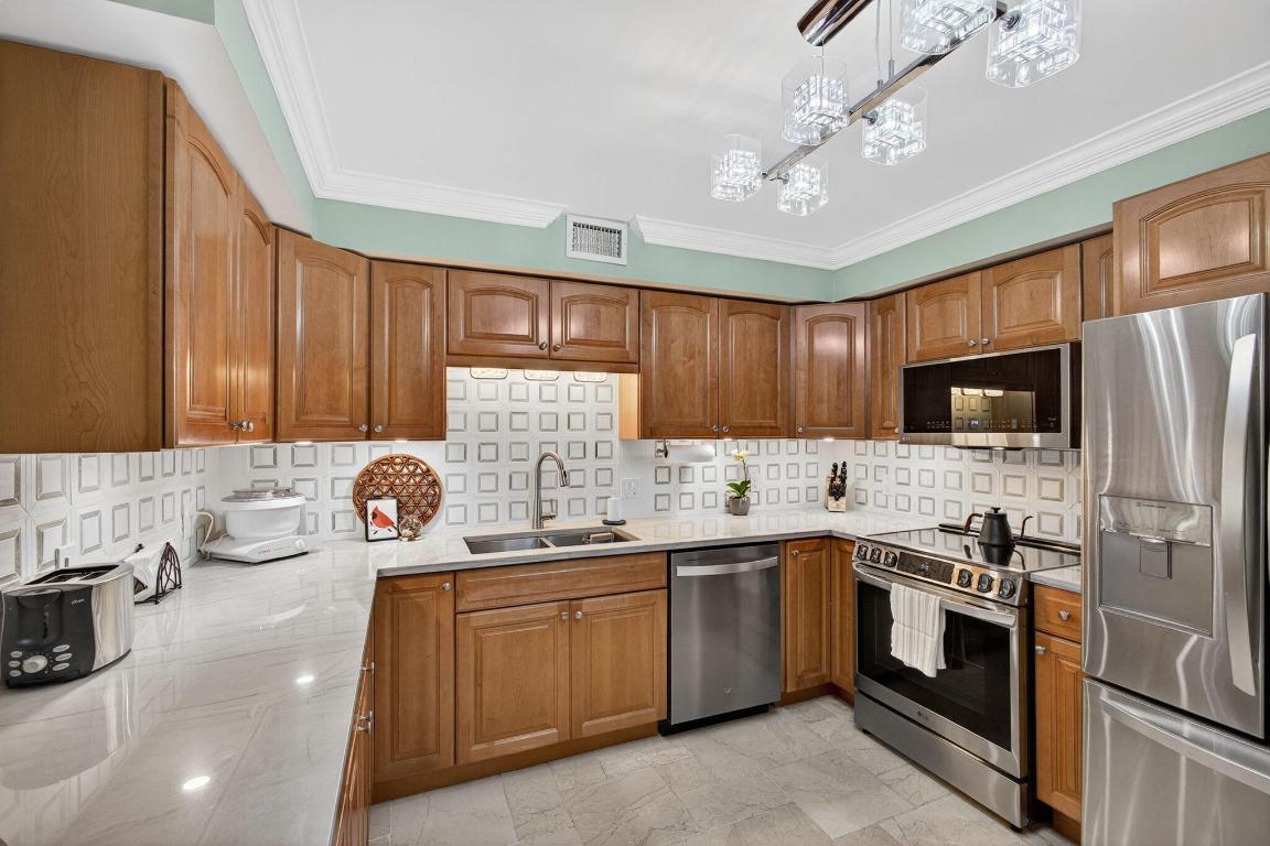 Image 4: 21-web-or-mls-5D1A7735