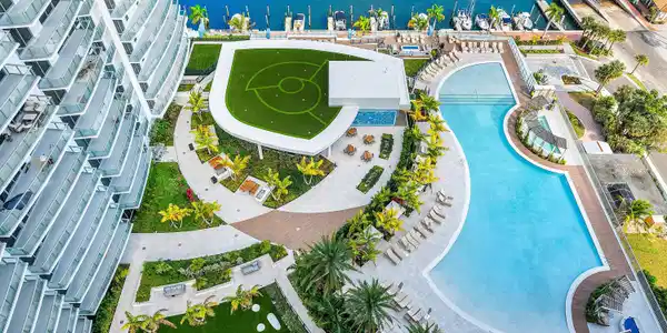 Image 2: 022-220LakeShoreDrive-1613-LakePark-FL-3