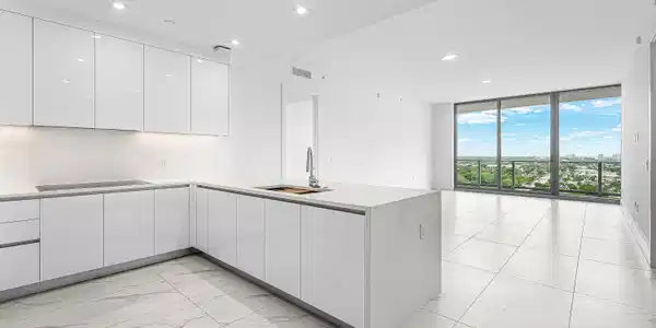 Image 3: 006-220LakeShoreDrive-1613-LakePark-FL-3