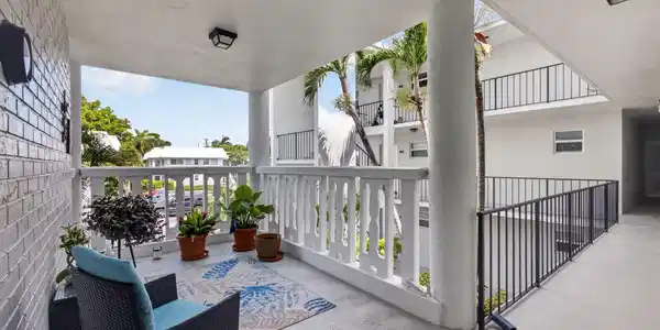 Image 2: 4-web-or-mls-5D1A8425