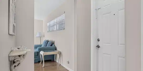 Image 4: 8-web-or-mls-5D1A8277