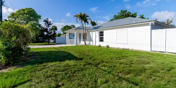 Image 3: Front