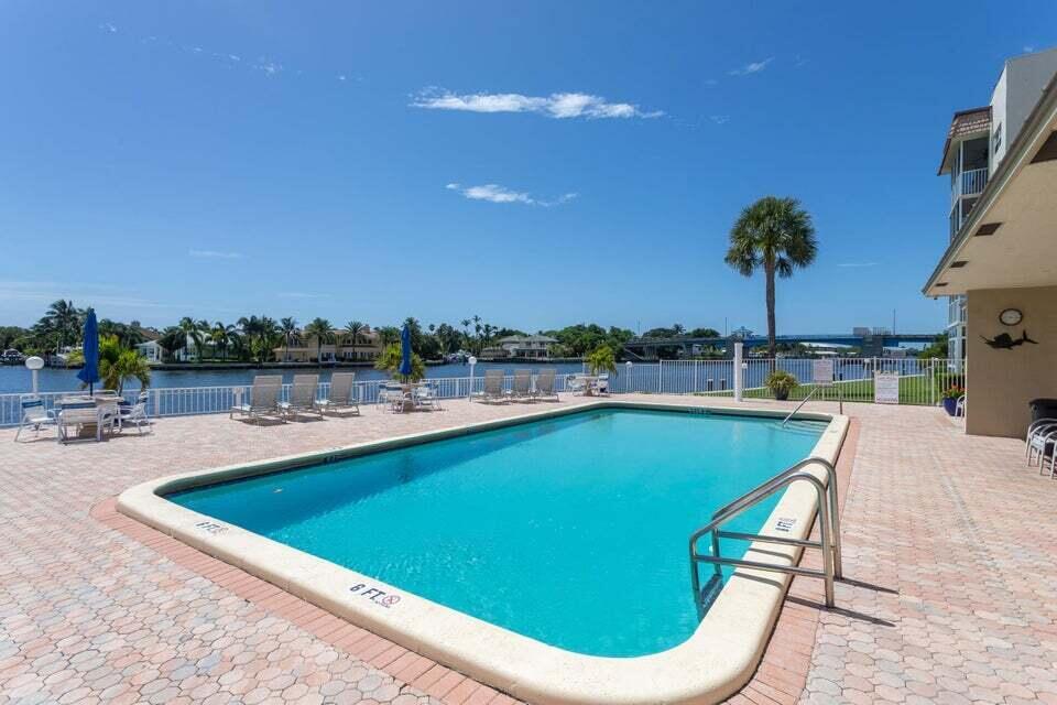 Image 4: Heated pool with amazing views