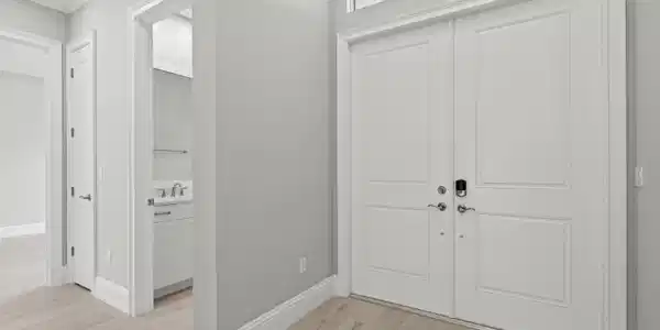 Image 4: Entry