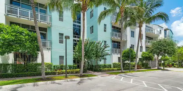 Image 3: 001-335SE6thAve-DelrayBeach-FL-small