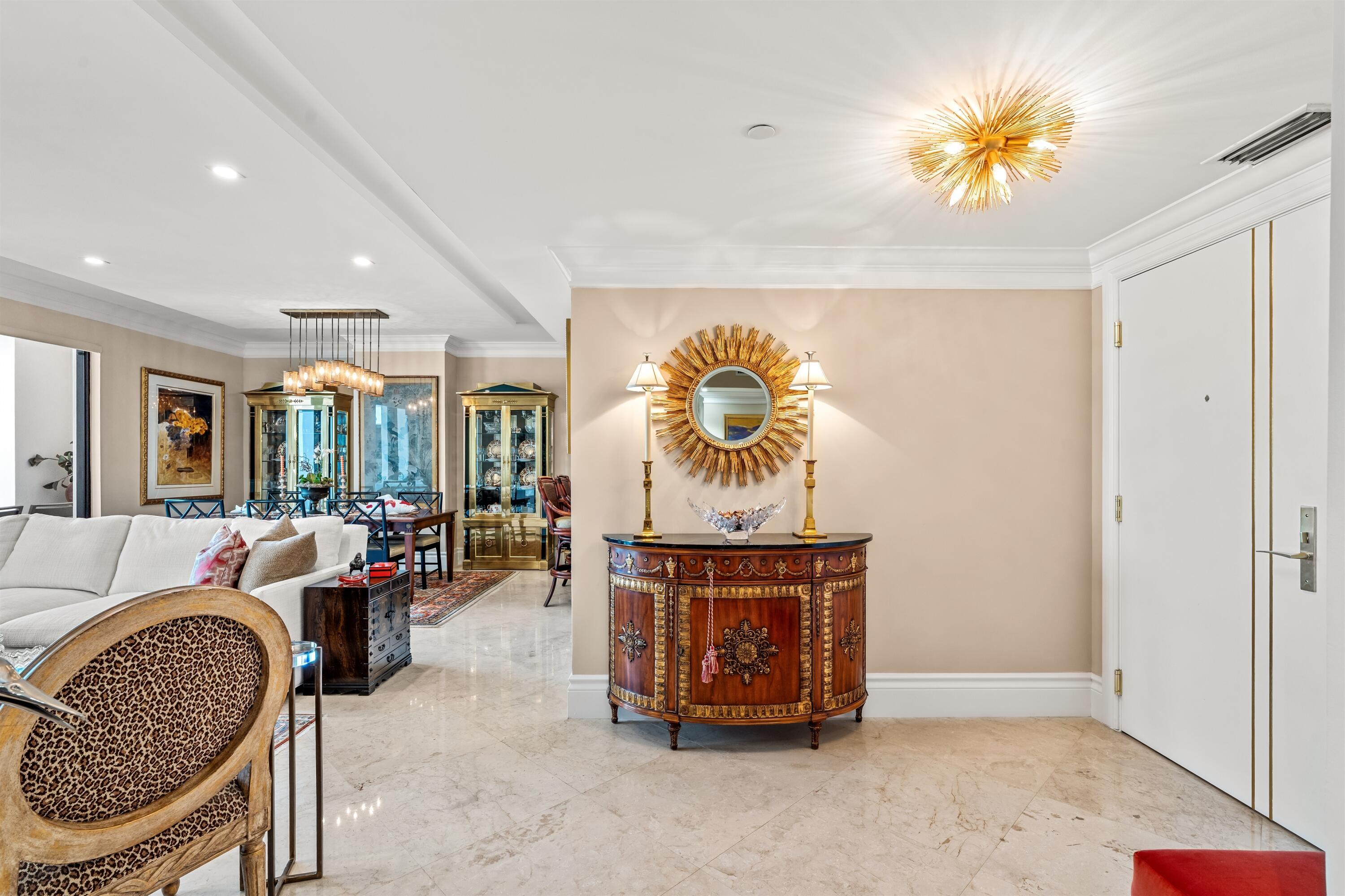 Image 3: FOYER