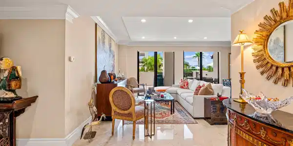 Image 4: FOYER TO LIVING ROOM
