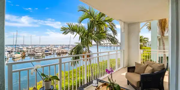 875 NW Flagler Avenue