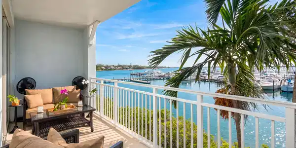 Image 2: 875 NW Flagler Ave Selects-2