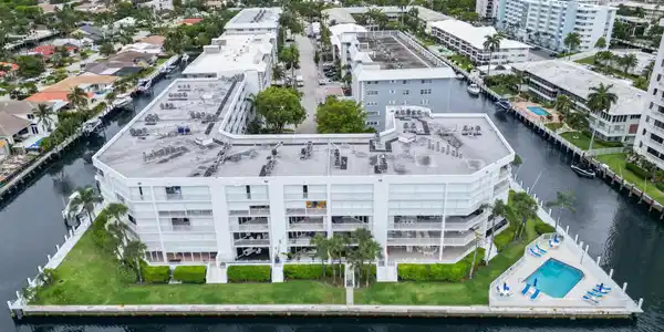 Image 2: 3100 NE 47th Court, 305