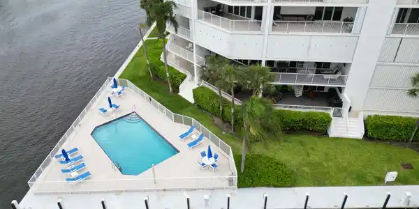 Image 4: 3100 NE 47th Court, 305