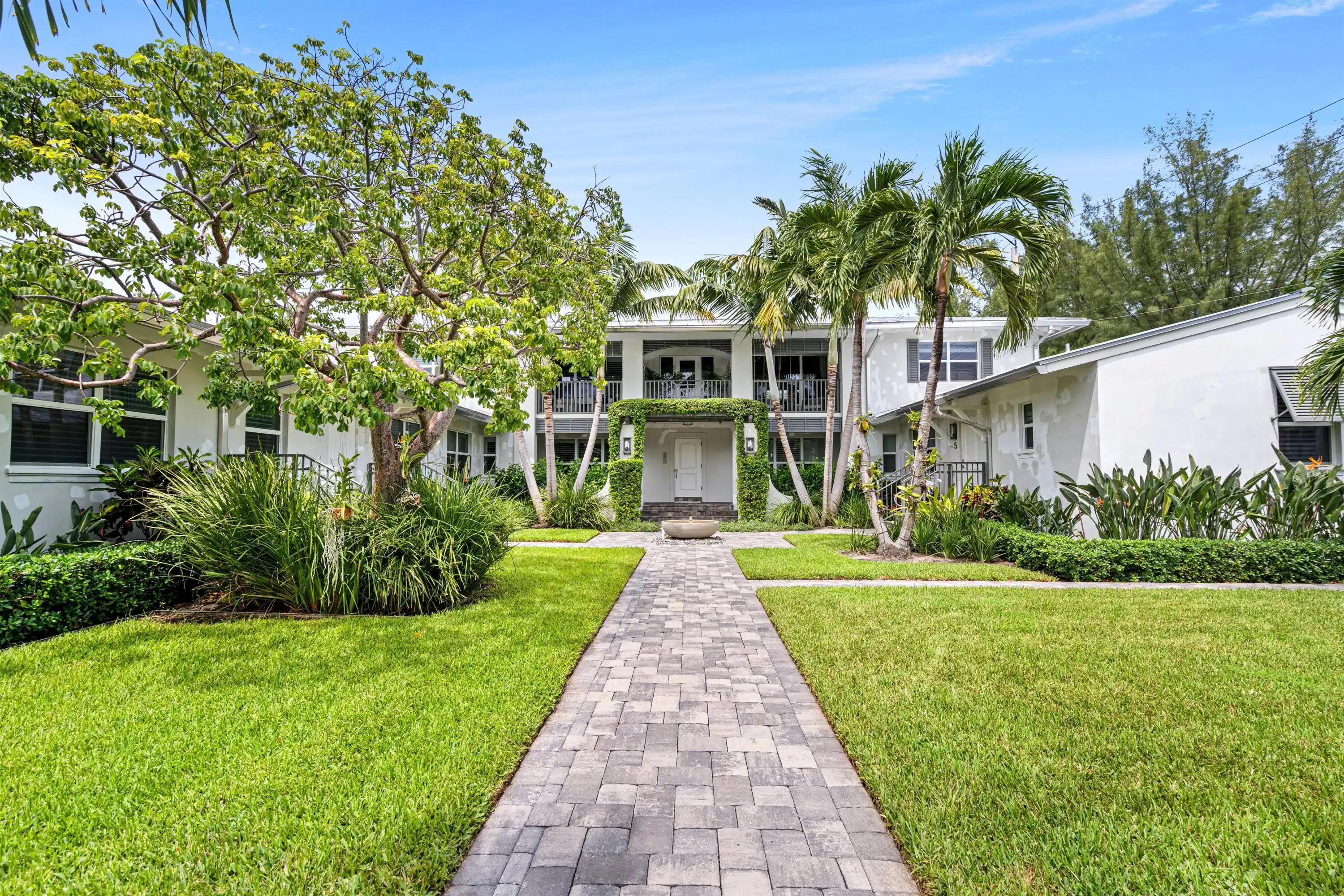 Image 1: FRONT_COURTYARD_STRAIGHT_DT