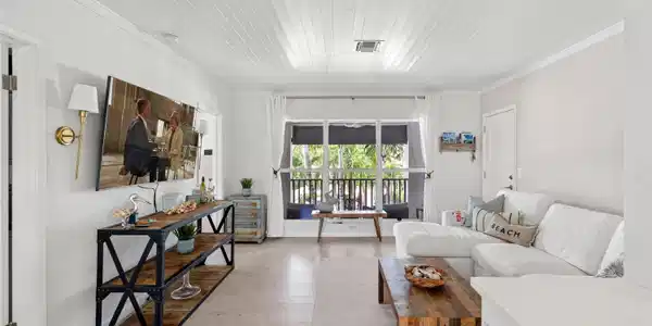 Image 3: FAMILY_ROOM_STRAIGHT_DT