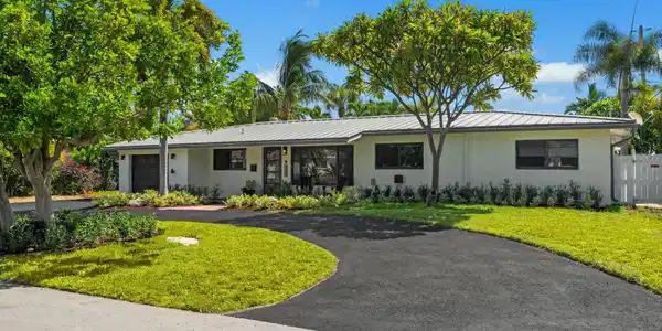 3246 NE 27th Ter