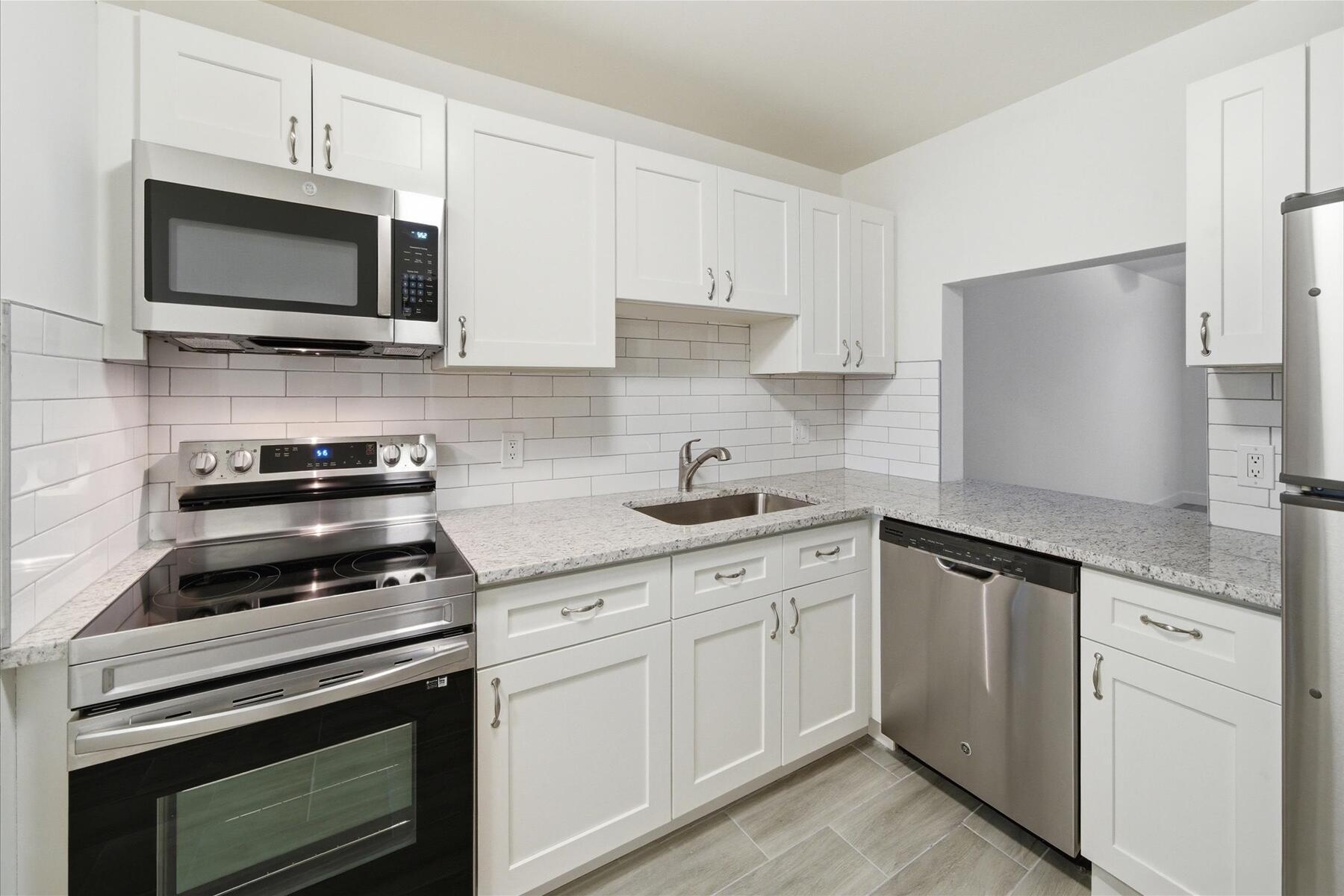 Image 4: 06-Kitchen