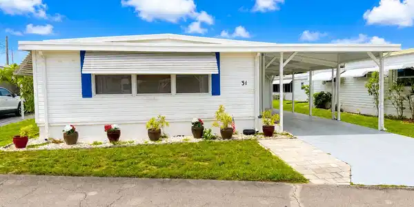 Image 3: Spacious 960 SF Home in Riverland is completely up