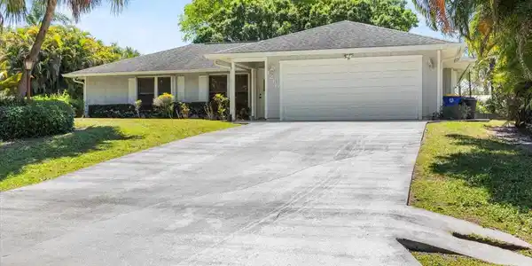1260 SW Kevin Court