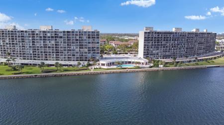 132 Lakeshore Drive