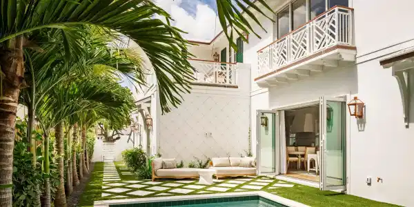 Image 3: 06 - Backyard pool with white balcony, p
