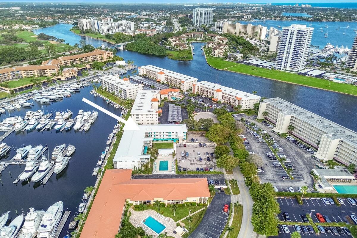 Image 2: YHL Condo-water everywhere