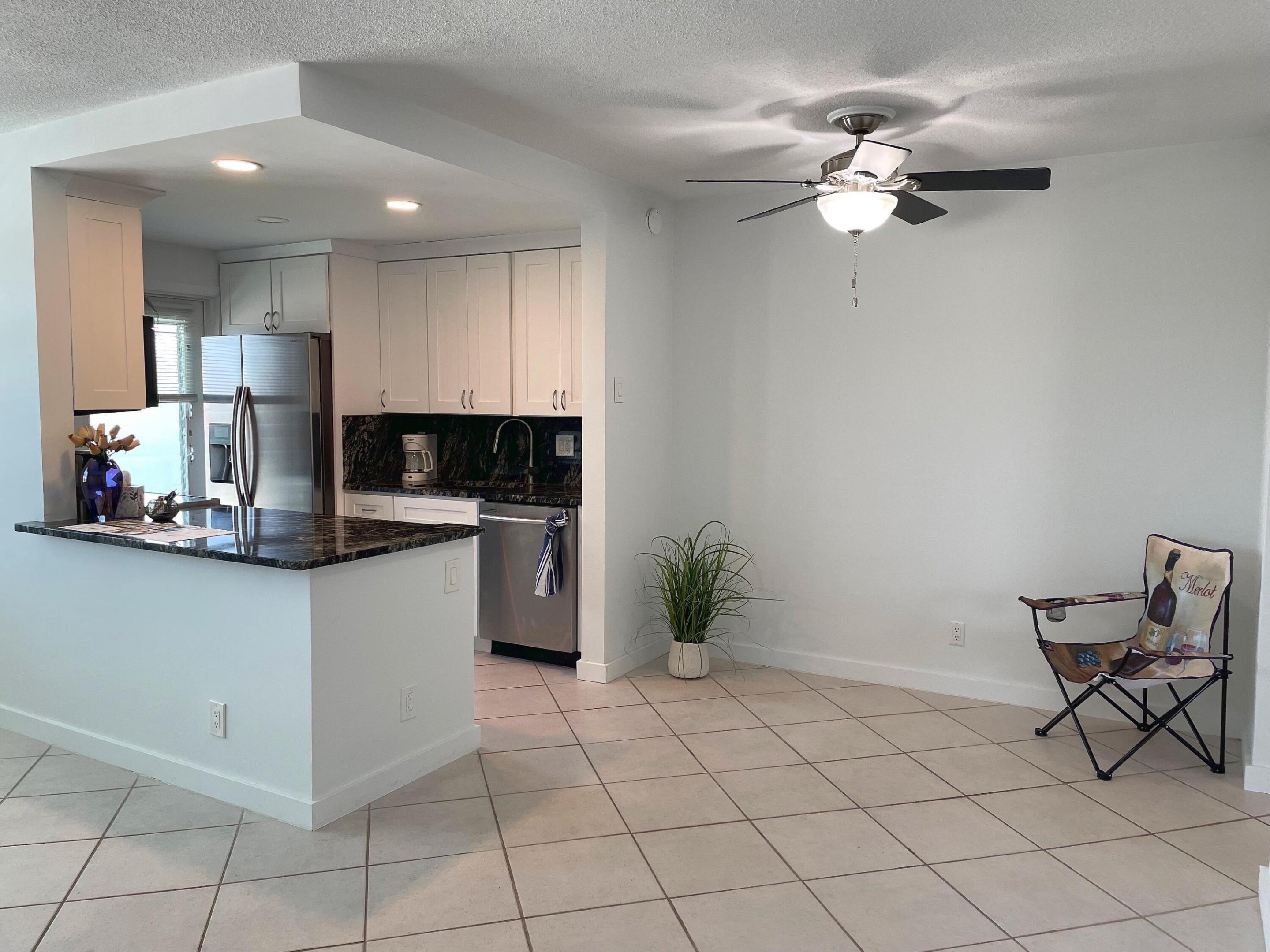 Image 4: Kitchen/Dining