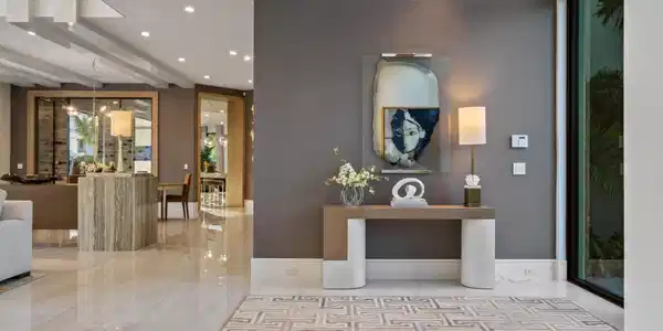 Image 4: mls_FOYER_STRAIGHT