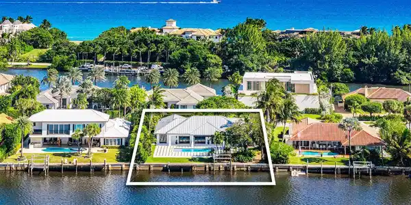 40 Spoonbill Road